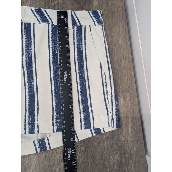 New York & Company Chino Shorts‎ Women Size 8 White Blue Vertical Stripe~Pockets - Picture 4 of 7